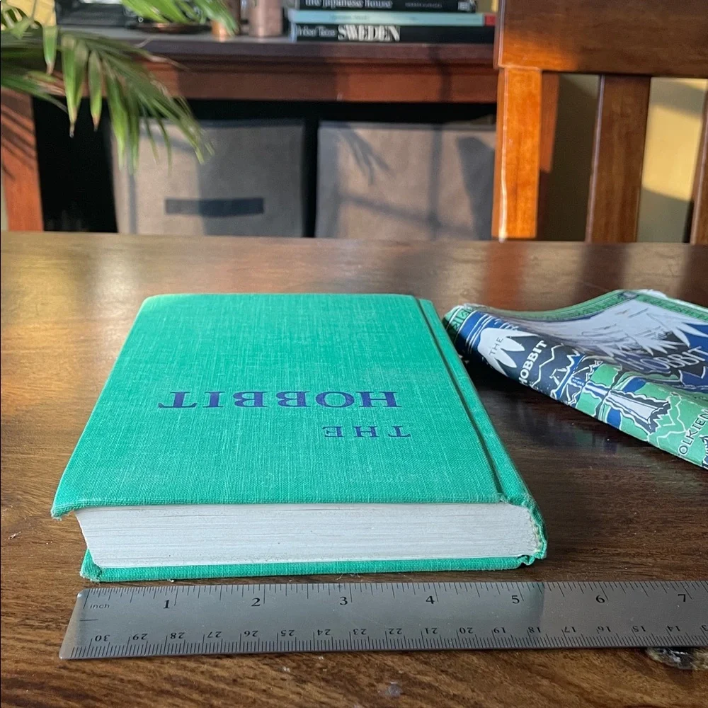 Vintage Tolkien THE HOBBIT Green Hardcover Book with Original Dust Jacket 80s - Picture 10 of 16